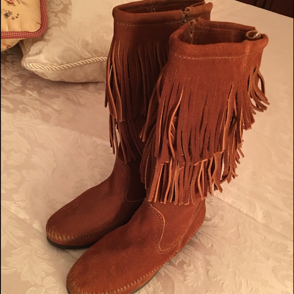 Minnetonka New!!!! 2-Layer Calf High Fringe Boot - image 3
